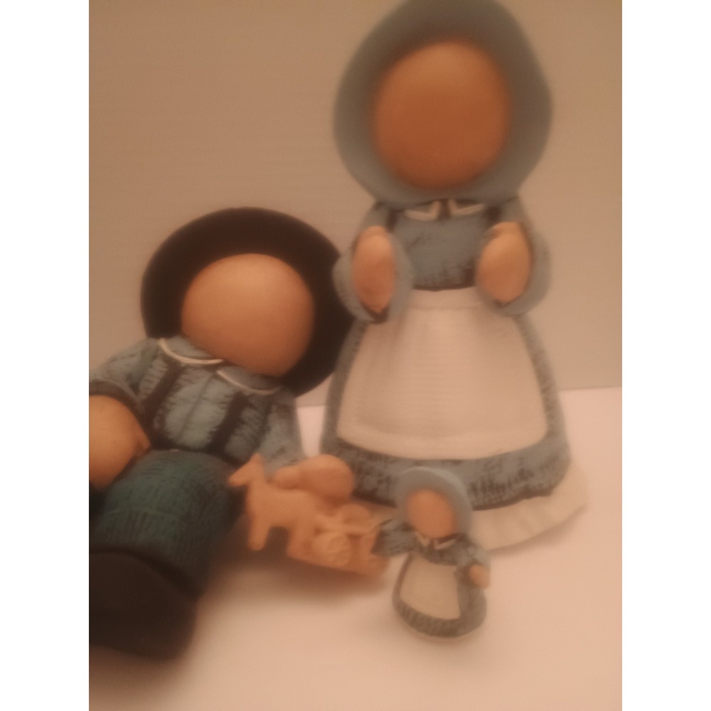Vintage Amish Bisque Porcelain Faceless Shelf Sitter Family